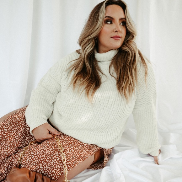 Montana Velvet Yarn Turtle Neck Sweater - Picture 1 of 7